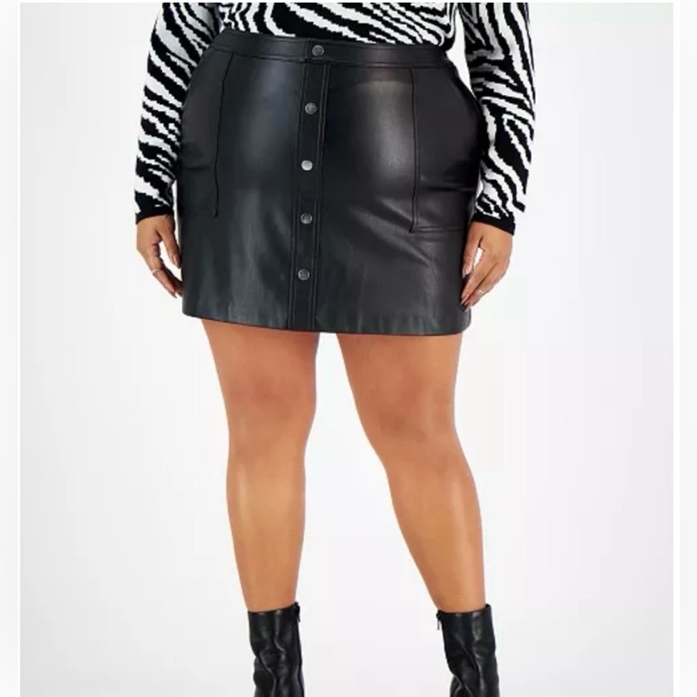 Plus Size 18 black Faux-Leather Mini Skirt with utility pockets